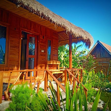 Umah Kayu 2-Menjangan Homestay バニュウェダン エクステリア 写真