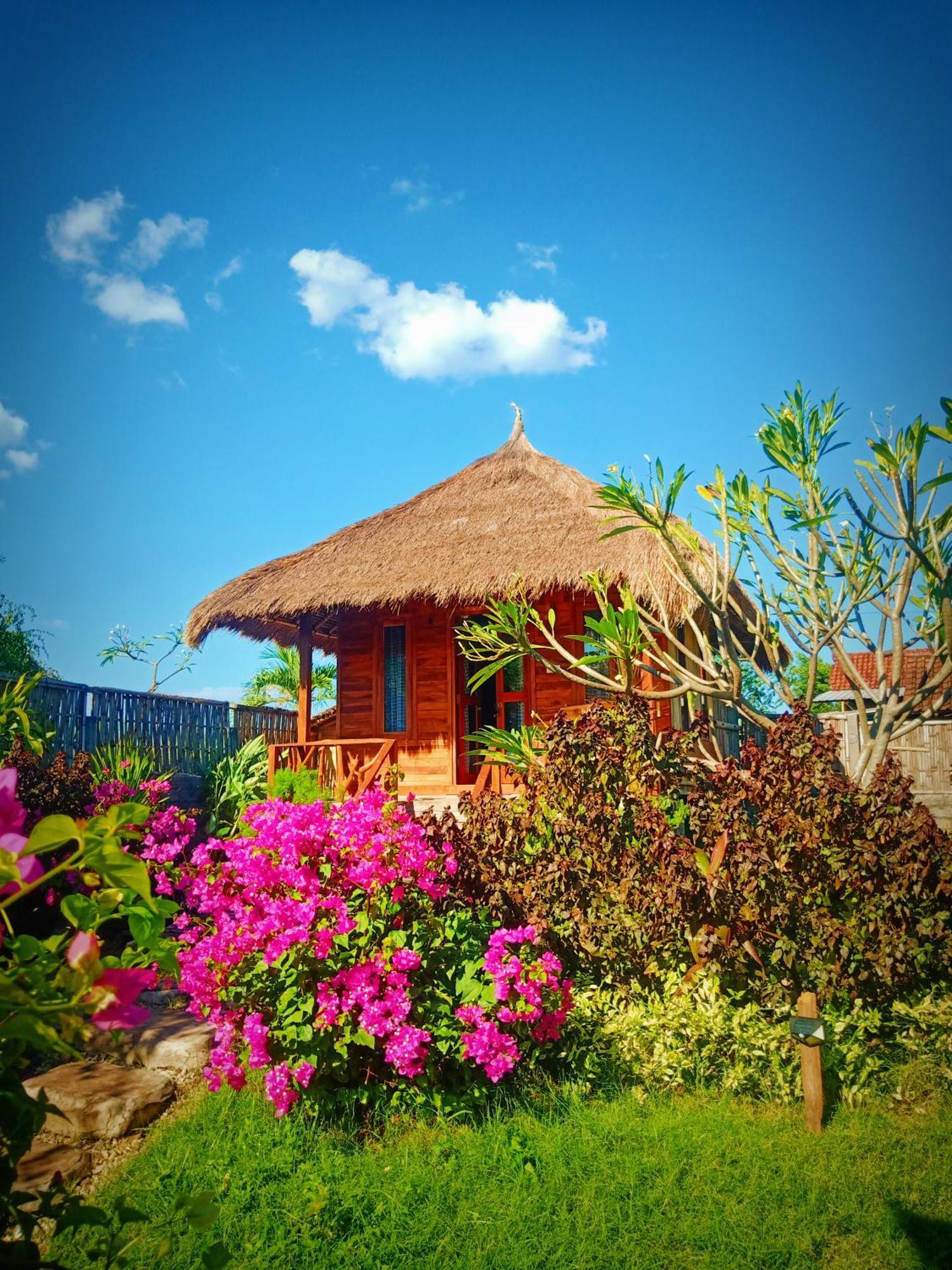 Umah Kayu 2-Menjangan Homestay バニュウェダン エクステリア 写真