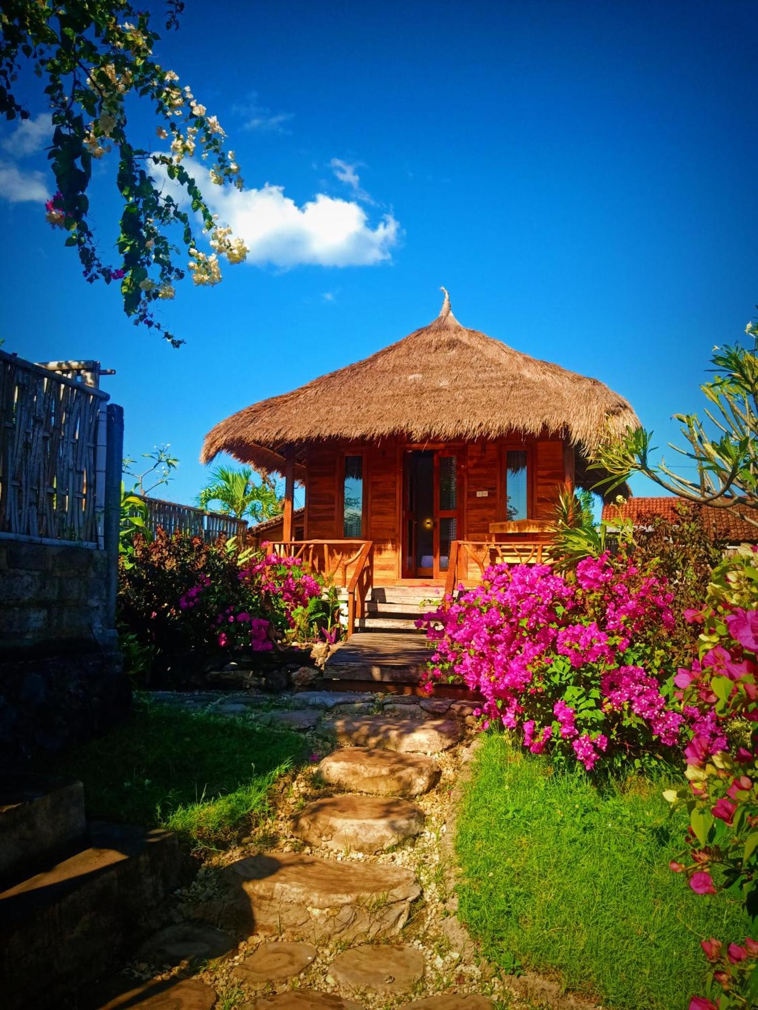 Umah Kayu 2-Menjangan Homestay バニュウェダン エクステリア 写真
