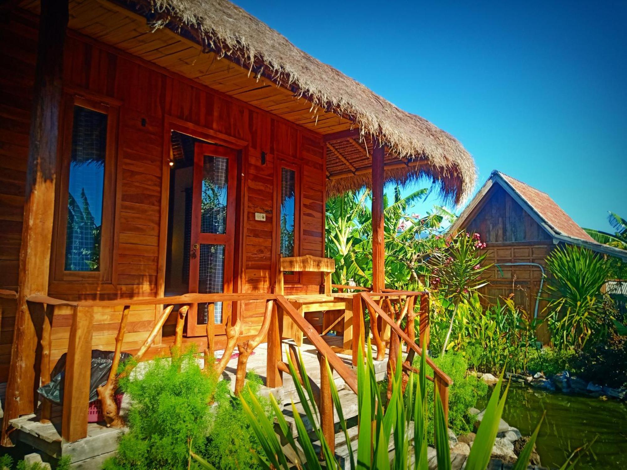 Umah Kayu 2-Menjangan Homestay バニュウェダン エクステリア 写真
