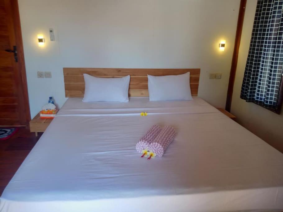 Umah Kayu 2-Menjangan Homestay バニュウェダン エクステリア 写真