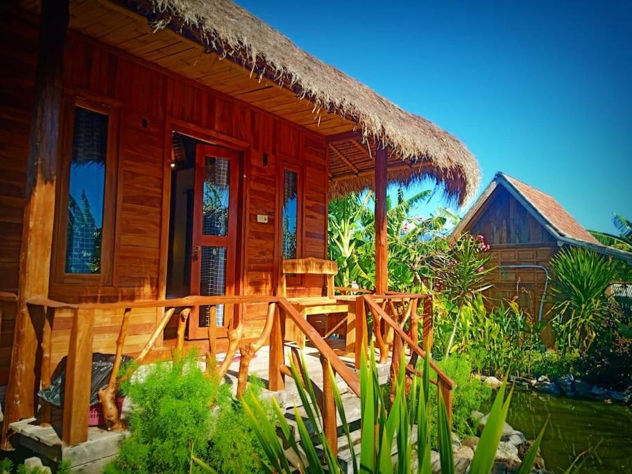 Umah Kayu 2-Menjangan Homestay バニュウェダン エクステリア 写真