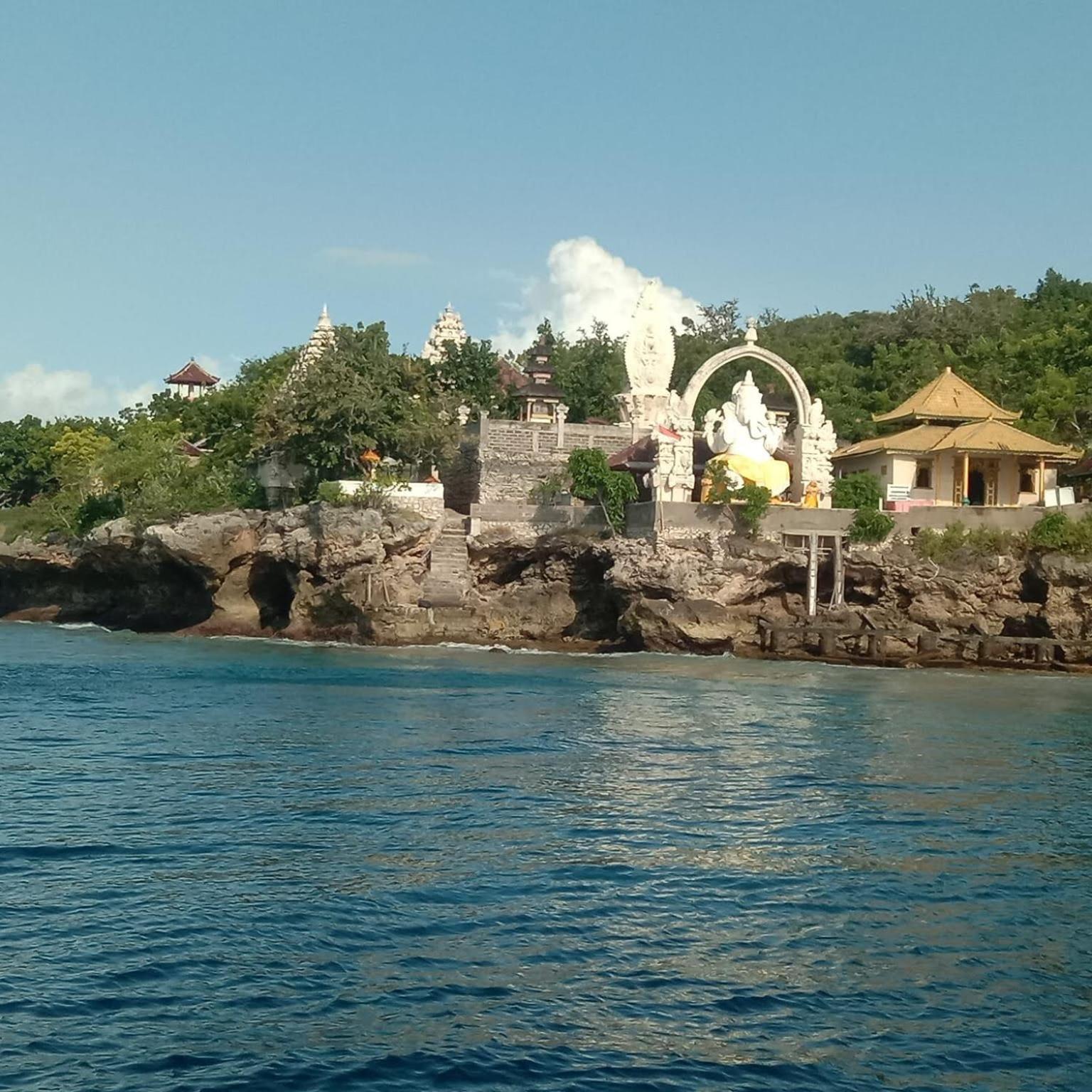 Umah Kayu 2-Menjangan Homestay バニュウェダン エクステリア 写真